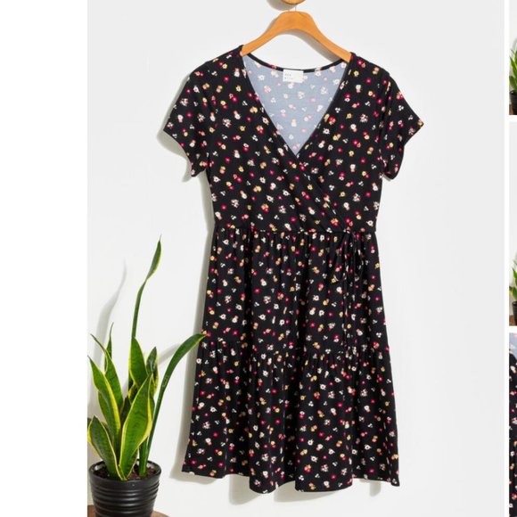 Francesca's Collections Dresses & Skirts - NWT! Francesca's Black Floral V Neck Tee Dress!